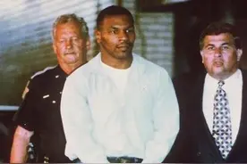 1992年，泰森入狱后用一招让女狱警投怀送抱，还怀上了他的孩子图片