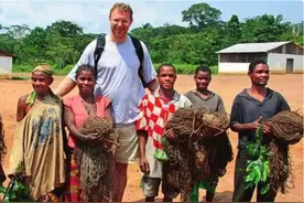 1865年非洲发现一矮人族，成人身高1.3米，8岁就发育成熟结婚生子图片