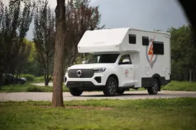 自由炮房车感恩版发布，售价29.98万！标配四驱8AT自动挡图片