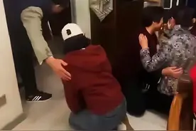 南京打人事件鲁某要罚，被打一家做法也欠妥，官媒对此事做出评论图片