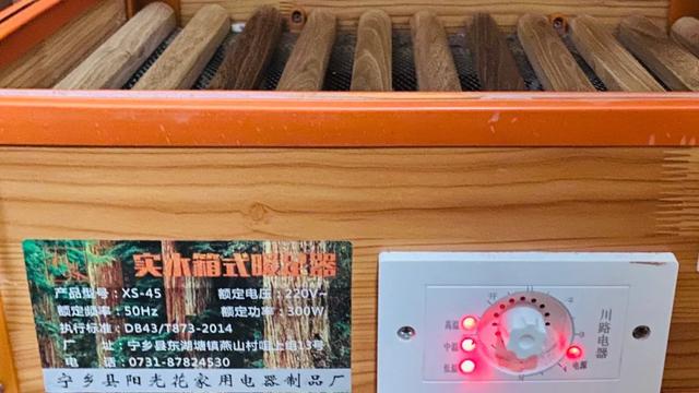 木棍烤脚,电宝护腰,南方人为了冬天暖和点,什么都干得出来