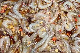 广东95年女老板做潮汕美食，贴告示坦言会拉肚子，客人还是要去吃图片