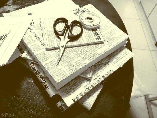 时候放学回家后第一件事情就是翻开书包,把新买的课本包上漂亮的书皮?