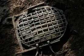 三星堆挖出的神秘龟背网格器，究竟是什么？我在评论区找到了真相图片