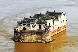 万里长江第一阁，离九江不远的长江面上，有一不寻常的“阁坚强”图片