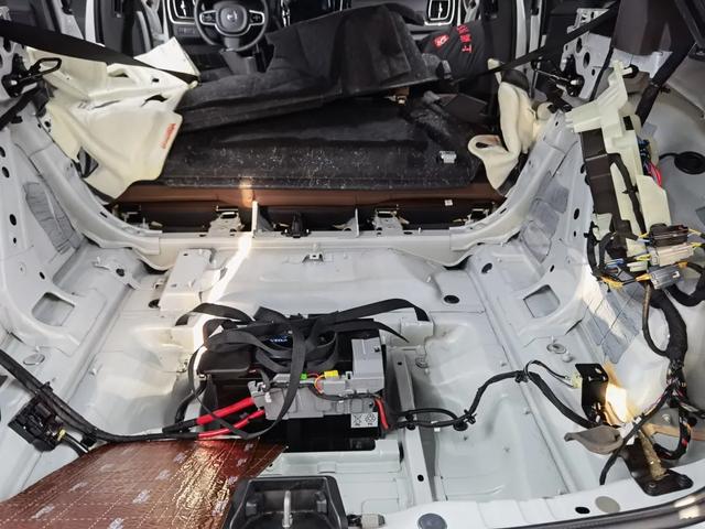 谁说隔音必须做全车才有效果?沃尔沃xc60升级俄罗斯阿德萨隔音