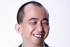 巨兴茂：比黄渤还丑长得像猴子，娶小15岁小娇妻，7年赚亿万身家图片