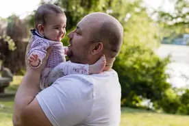 震惊!男保姆多次猥亵男婴，父母们要敲响警钟了！图片