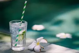 命苦的老人，不是没钱，而是管不好自己的嘴图片