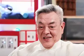 恭喜！73岁香港资深艺人将与恋爱40年女友结婚，婚后财产赠予对方图片