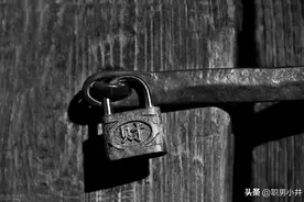 为什么开锁师傅会要求先付钱，并且开完就走，不踏进屋子半步？图片