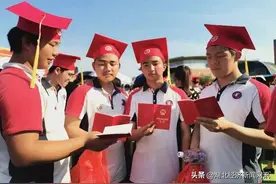 湖北咸宁：今日，鄂南高中千余学子举办成人礼图片