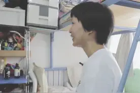 香港单亲妈妈带俩娃，在8㎡劏房中生活三年，“厕厨一体”太无奈图片