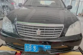 老爷子用12代皇冠跑工地14年，从不修车，花5万翻新又变新车图片