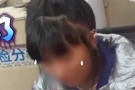 辽宁辽阳一女孩耳朵被钥匙扣“锁住”，消防员秒剪“解锁”图片