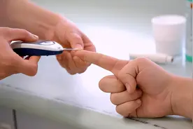 医生提醒：身体出现3个“异样”，警惕血糖超标，别不重视图片