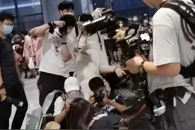 偷拍裙底、蓄意裸露，盘点那些漫展上的争议行为图片