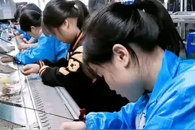 打工者：千万不要去流水线干活，打螺丝的手都肿了，比干农活辛苦图片