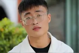 江西2岁男孩被拐25年，找到时戴10万名表、养父身家过亿：他选择回家了吗？图片