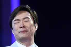 费玉清：含泪结束46年歌唱生涯，和哥哥相依为命，海外过宅男生活图片