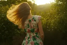 不管你多大年纪，都要管住自己图片