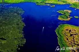 打卡博湖泛涟漪图片