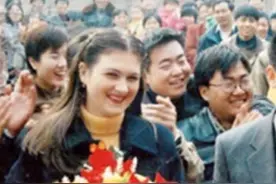 1998年远嫁河南的乌克兰美女，丈夫早逝后撑起全家，后来怎样了？图片