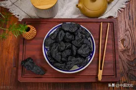黄精巧搭配煮水，补中益气安五脏，上可润肺，中养脾胃，下补肾阴图片