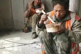 没有工作的农民工，也没有了土地，怎么活？图片