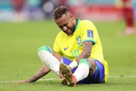 世界杯内马尔伤退掩面落泪，让人心疼，踝关节受损究竟有多严重？图片