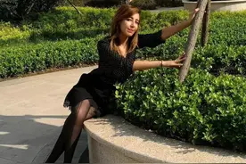 带我的外国老婆回中国山东济南，并且在自家小区里拍一组照片图片