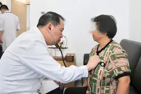 困难阿姨严重冠心病硬撑不愿手术 暖医：安心治病，其他的我给你想办法！图片