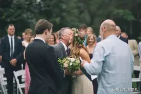 婚礼上父亲这样致辞，感动全场！一键收藏打印图片