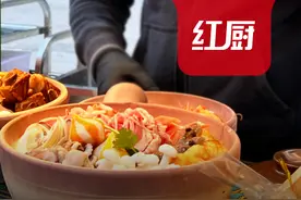 谁说摆摊不赚钱？这位大厨靠摆摊日入1万7图片