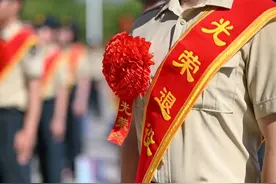 @老兵：千山万水你走过，军营永远是你的家！图片