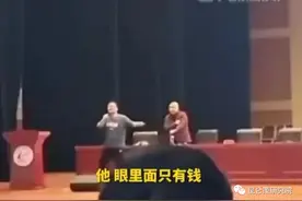 明德先生：他们竟然高呼“开除”！保护好这个抢话筒的孩子图片