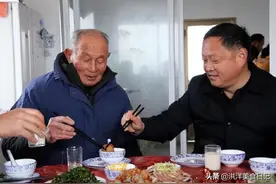 年过60的俩大爷，都爱天天喝酒，如今身体却天差地别，咋回事？图片