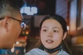 江西21岁单亲妈妈送外卖，眼睛里的光惹人泪目：励志的背后是残忍图片