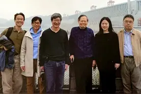 好友公开杨振宁家庭合影，翁帆母亲罕见出镜，与杨老同框其乐融融图片