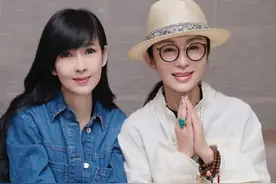 56岁张敏周慧敏重聚！两大港片女神都没生娃，一同框区别就出来了图片