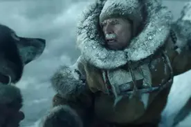 冰天雪地里的生死时速！传奇雪橇犬二哈拯救一个孩子《多哥》图片