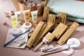 宾馆退房时，有人把没使用的一次性物品全带走，是因为穷吗？图片