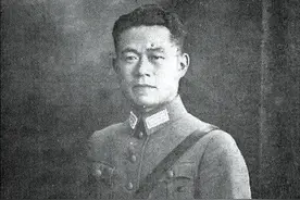 邱清泉踪迹全无，粟裕下死命令必须找到，处长急得连挖上千座野坟图片