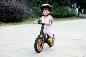 仅3.7kg，2到6岁都可用，Bebehoo儿童滑步车体验图片