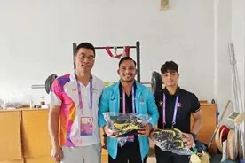 心疼尼泊尔队员只带1双旧鞋来亚运，还穿破了，哽咽求助工作人员图片