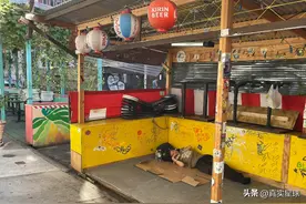 纽约彻底堕落！美国流浪汉在街头公然上演性行为，警察竟视若无睹图片