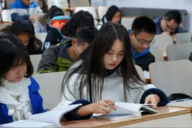 “7人上课0人听讲”，211大学教授落寞又无奈，网友：心疼老师了图片