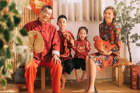 群星晒全家福贺新春，杨千嬅10岁儿子年少老成，杨怡俩娃颜值超高图片