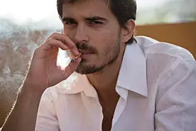 为什么好多男人要选择吸烟？图片