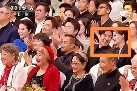 真的要被于和伟笑死！华表奖他就是来团建的，顺便来颁个奖图片